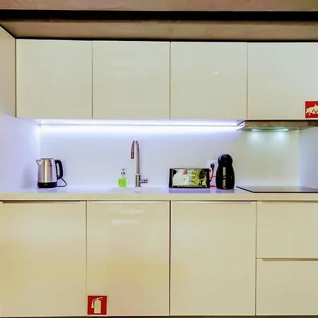 Marques De Pombal Terrace By Village Lisbona